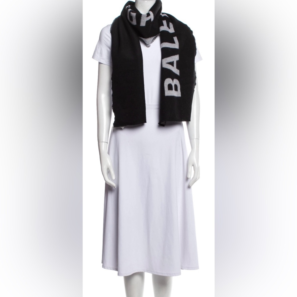 Balenciaga Black/Gray reversible wool scarf